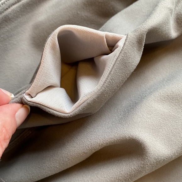 Mid-Rise Mesh Powerhold Fabletics Legging - Picture 6 of 7